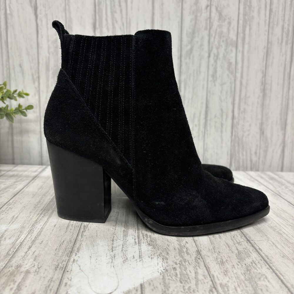 Womens Size 7.5 Marc Fisher Black Suedes Booties